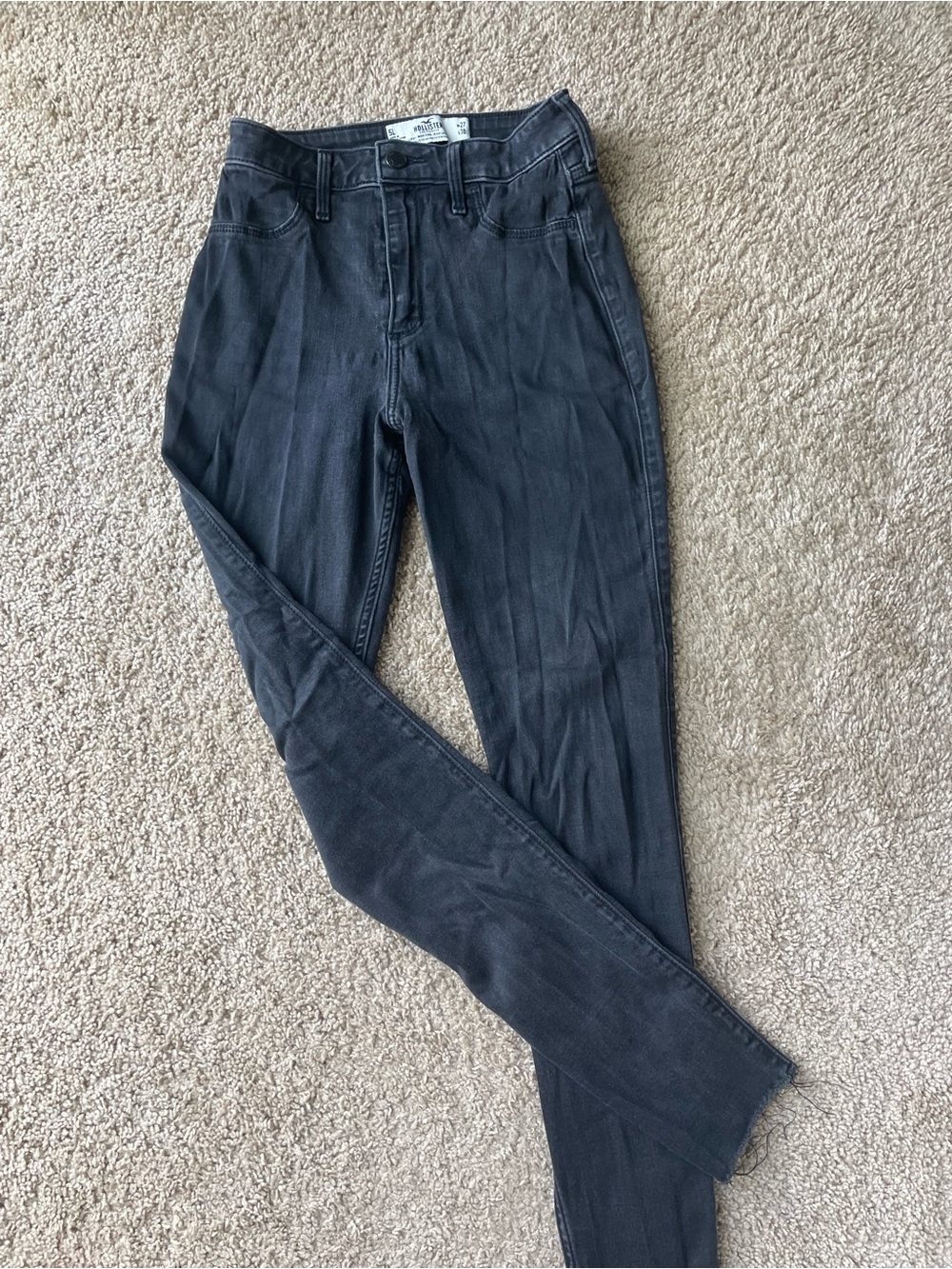 Hollister Curvy High Rise Stretchy Jeans /Jeggings